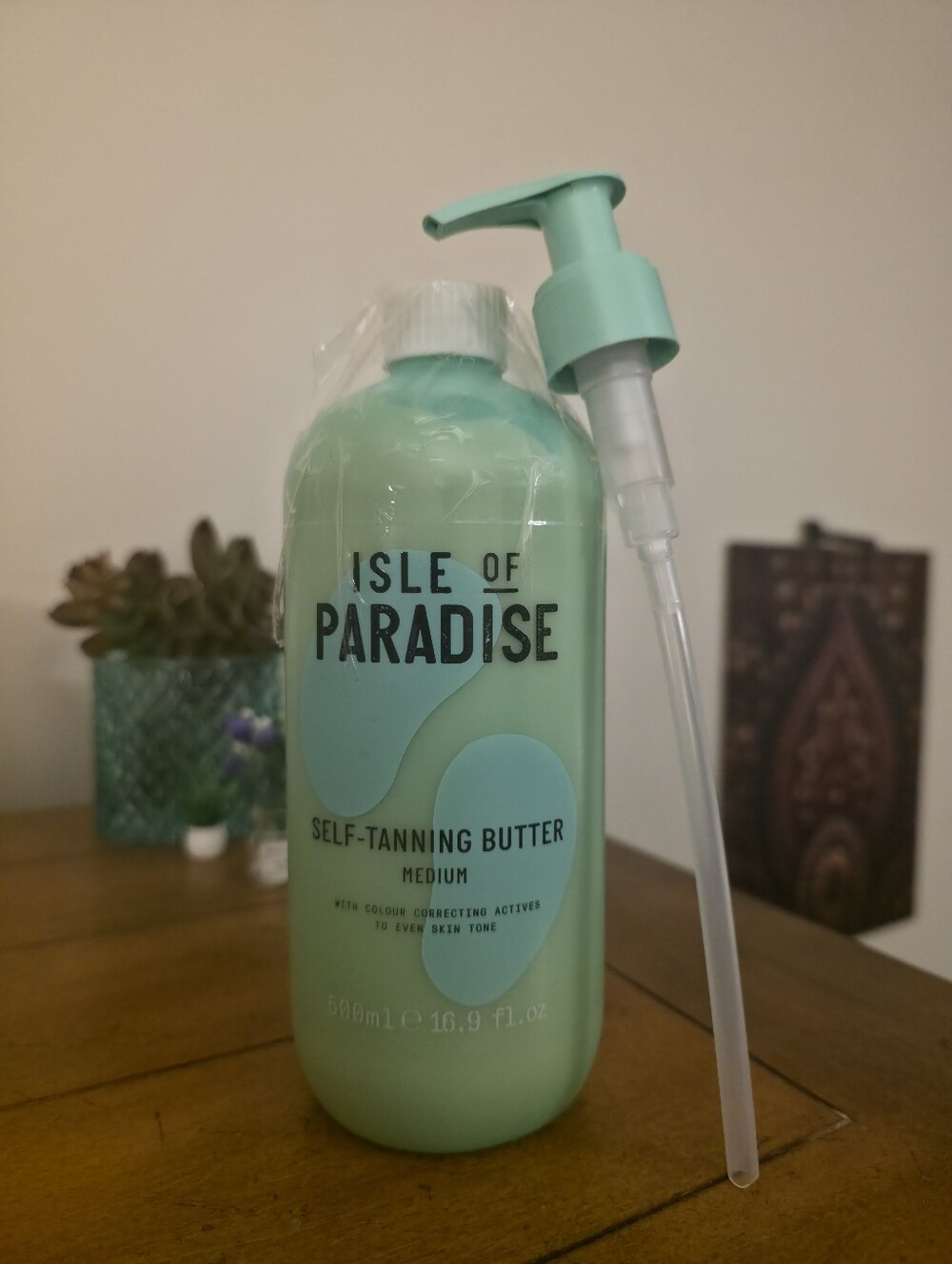 Isle of Paradise Mint Green Pump Bottle Self-Tanning Butter